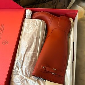 Size 11 Red Hunter Women’s Boots new.